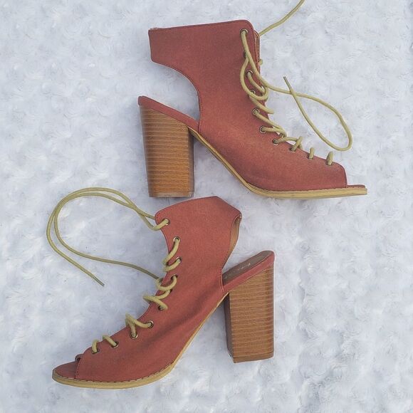 Mi.iM size 10 lace up open toe soft red faux suede bootie - Picture 3 of 6